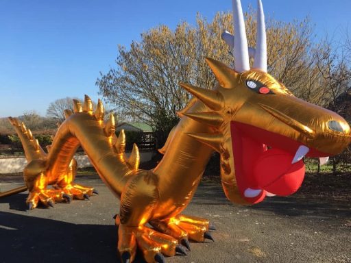 Location 70€ Dragon gonflable doré de 8m
